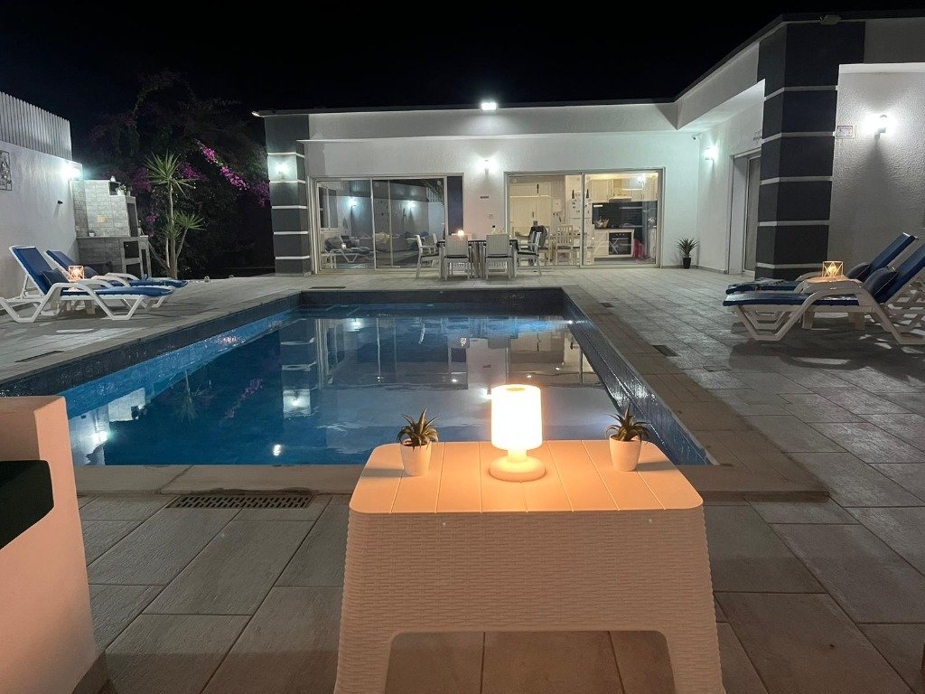 Villa Medina - Villa et piscine privée de nuit